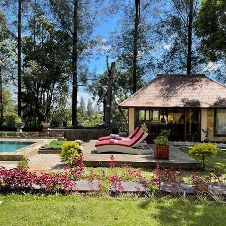 Balinese Villa In Berastagi Exterior foto