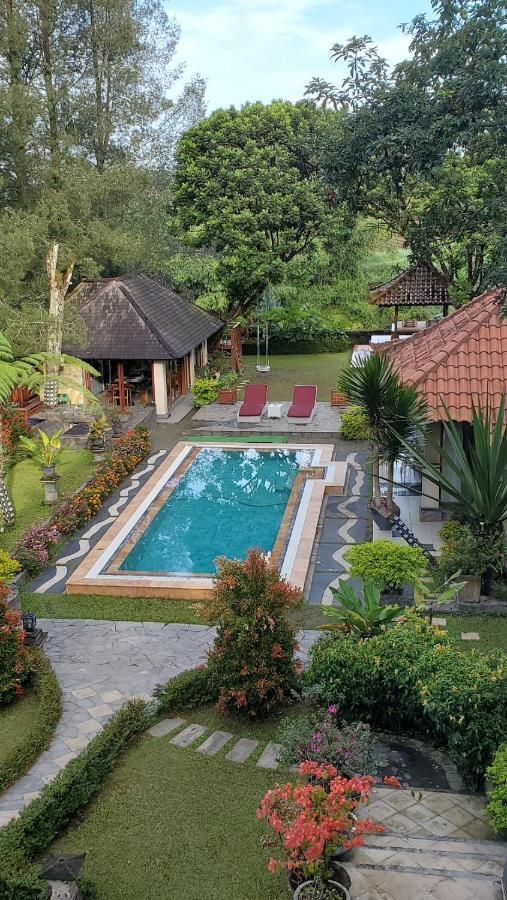 Balinese Villa In Berastagi Exterior foto